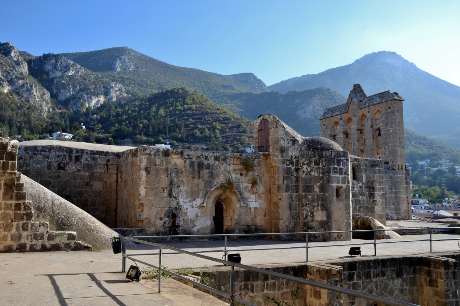 Bellapais cosa sono gli alberi dell'ozio