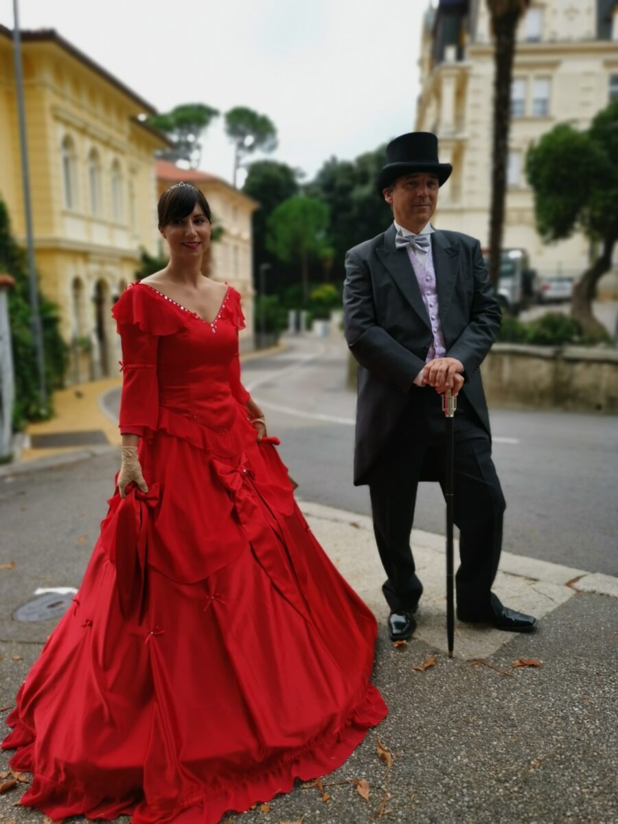 Abbiamo ideato un rituale speciale per affrontare lo stress. Crollo di Choco. Immagina un'enorme barretta di cioccolato. Mezzo metro. Apri. Sul tavolo. A portata di mano Solo tuo. Con lei un martello. Solo tuo. Oscilli e colpisci con tutte le tue forze. Spara, si rompe e il pezzo più grande è tuo. istria croata itinerario