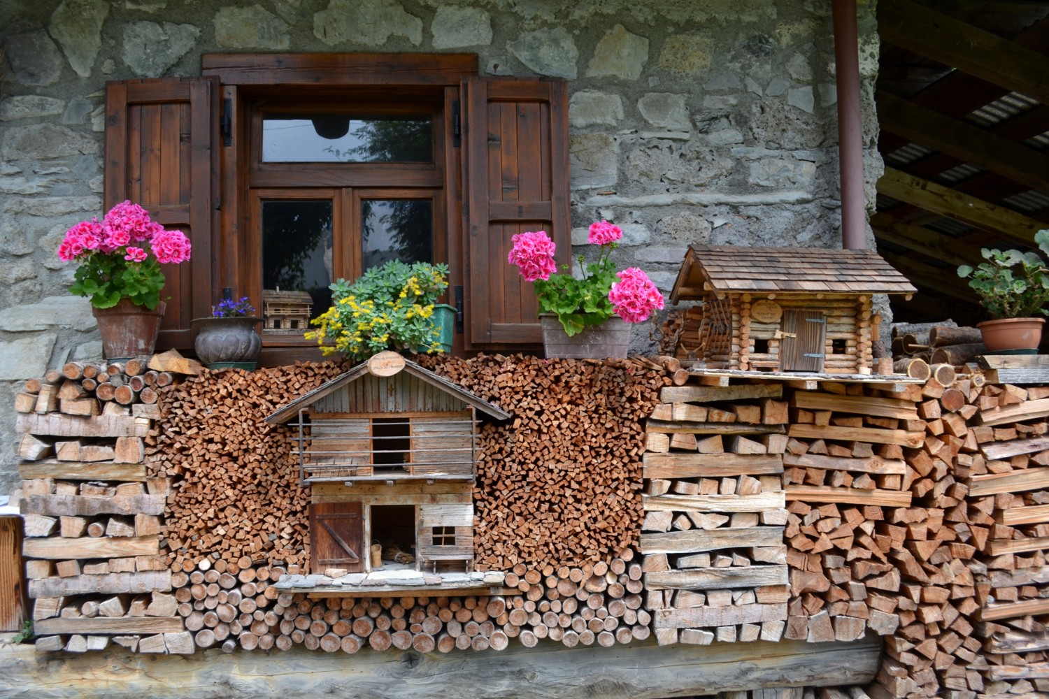 Decorazioni con il legno a Sauris Decorazioni con il legno a Sauris