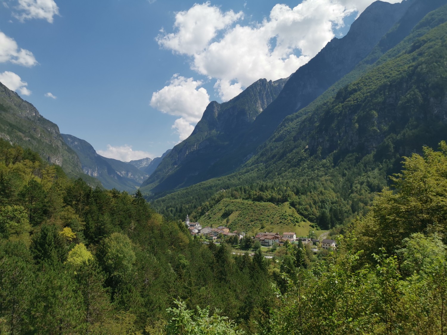 La valle e il paese di Saluzzo visti da Chiout Cali La valle e il paese di Saluzzo visti da Chiout Cali