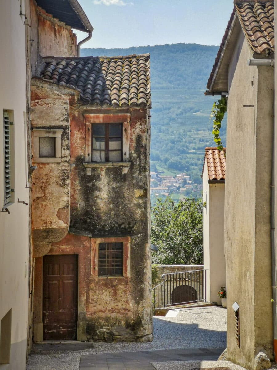 3. Il villaggio di Vipavski Kriz 3. Il villaggio di Vipavski Kriz