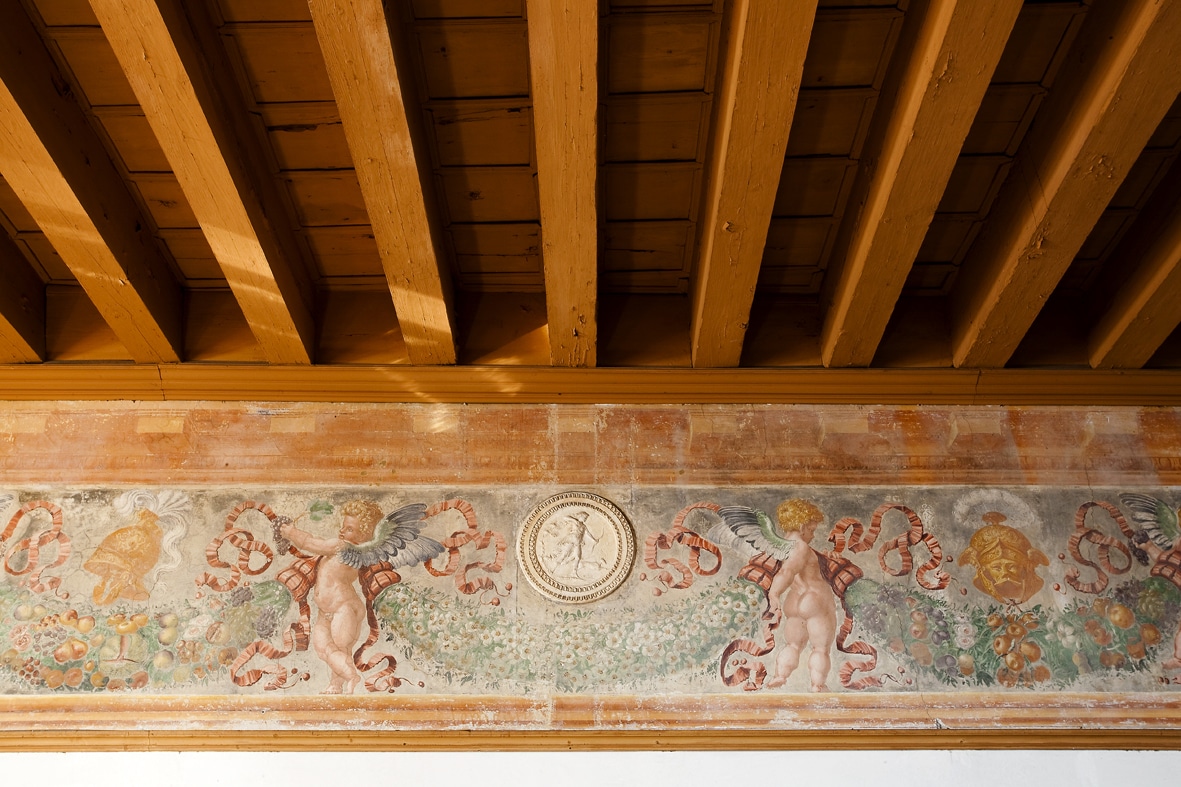 Giovanni da Udine Festone con Diana cacciatrice. Spilimbergo, Castello Giovanni da Udine Festone con Diana cacciatrice. Spilimbergo, Castello