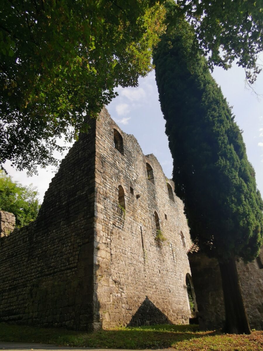 I resti del Castello di Maniago I resti del Castello di Maniago