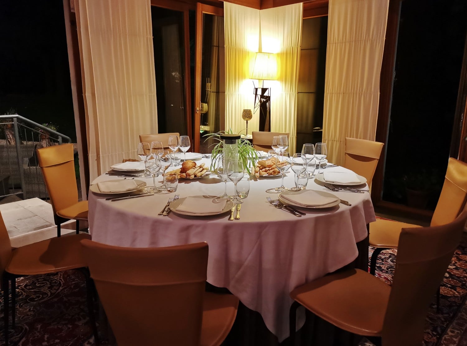 La sala del ristorante dell'Eurohotel di Maniago La sala del ristorante dell'Eurohotel di Maniago