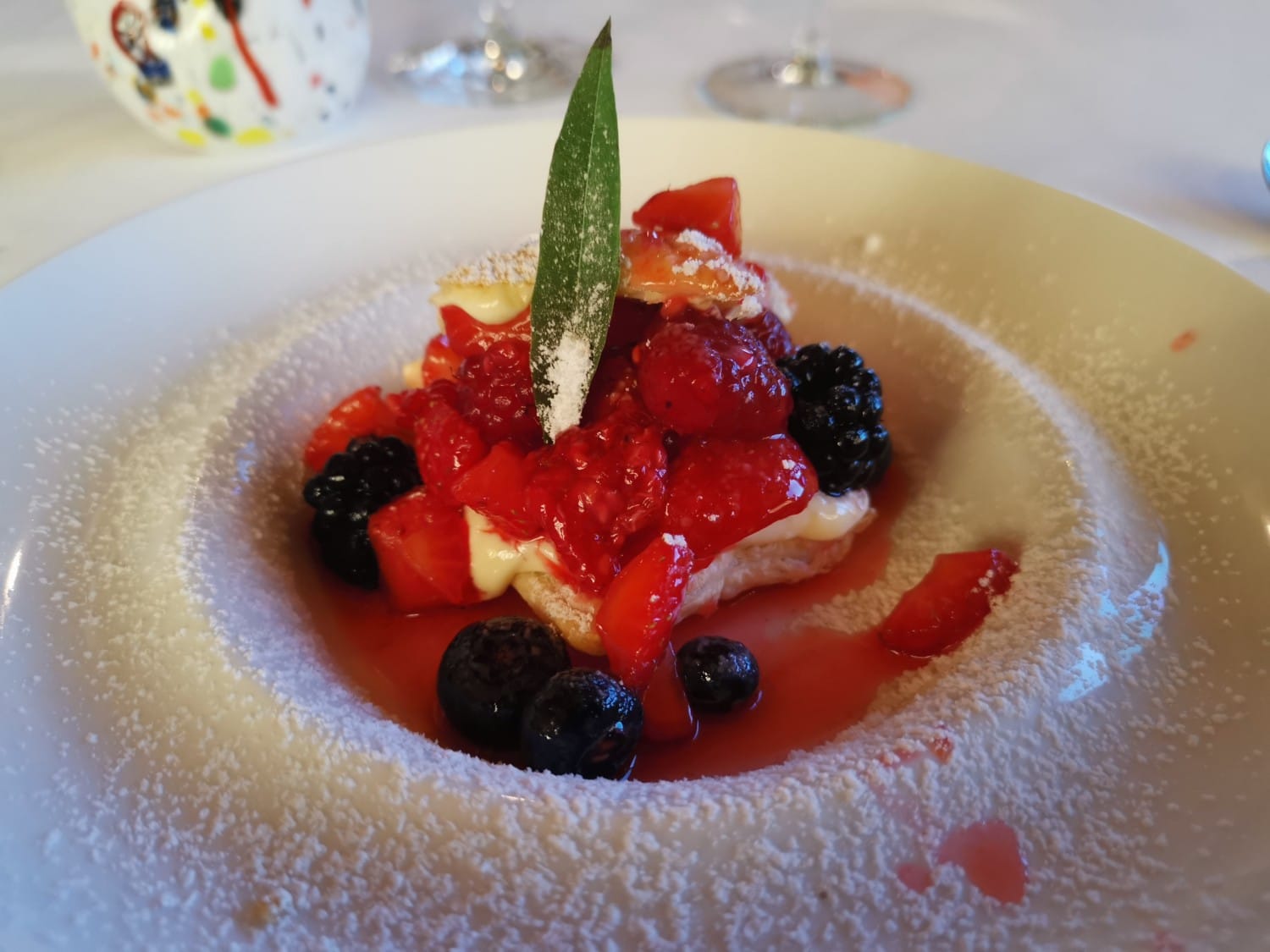 Sfogliatina con crema di mascarpone e frutti di bosco Sfogliatina con crema di mascarpone e frutti di bosco