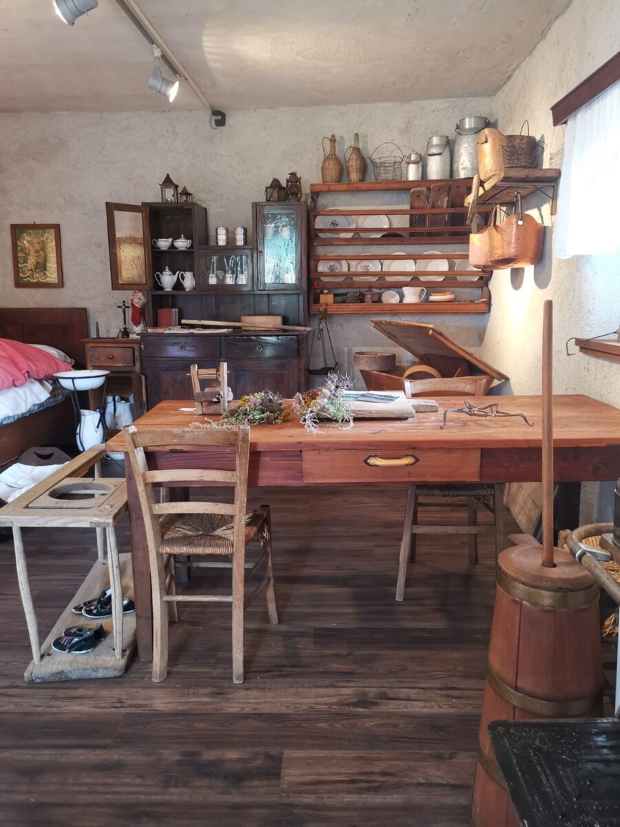 Una stanza del Museo del Matajur Una stanza del Museo del Matajur