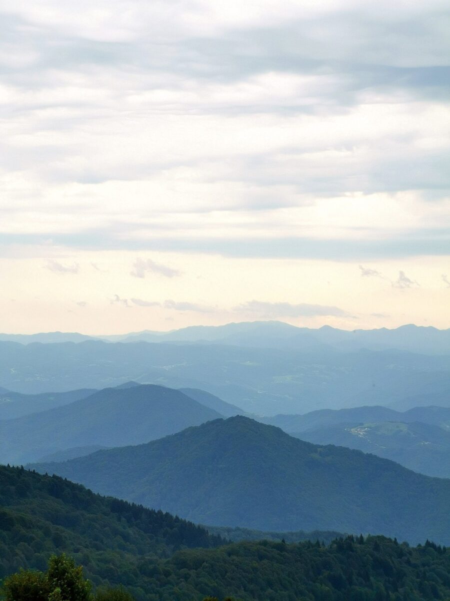 Panorama sulle Valli dal Rifugio Pelizzo Panorama sulle Valli dal Rifugio Pelizzo