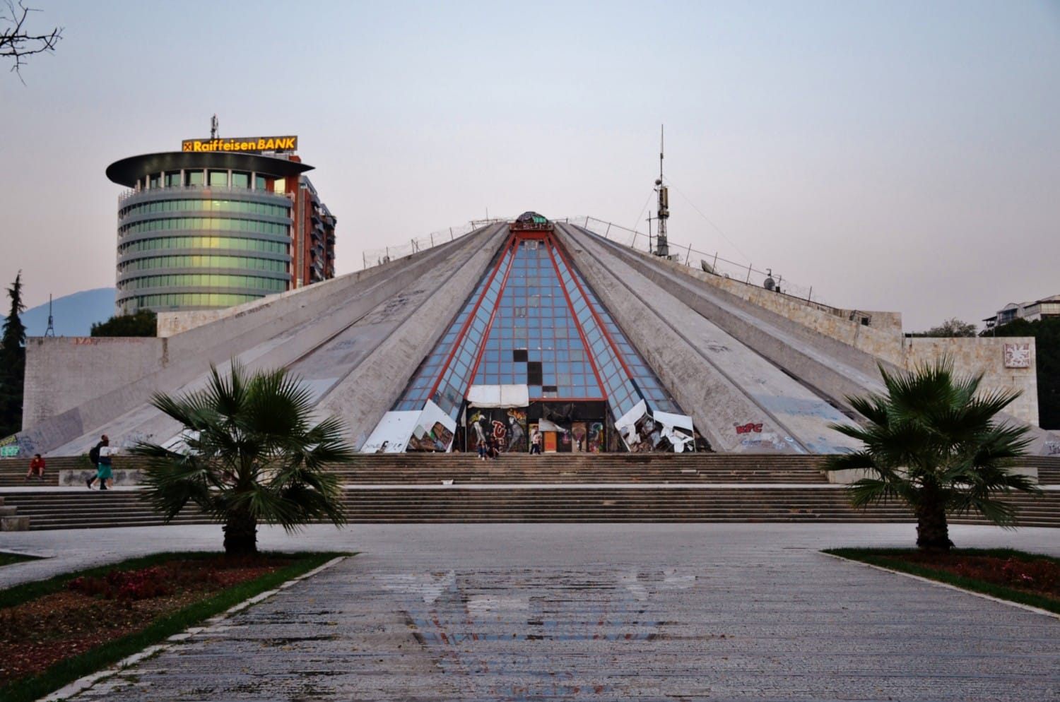 La Piramide La Piramide