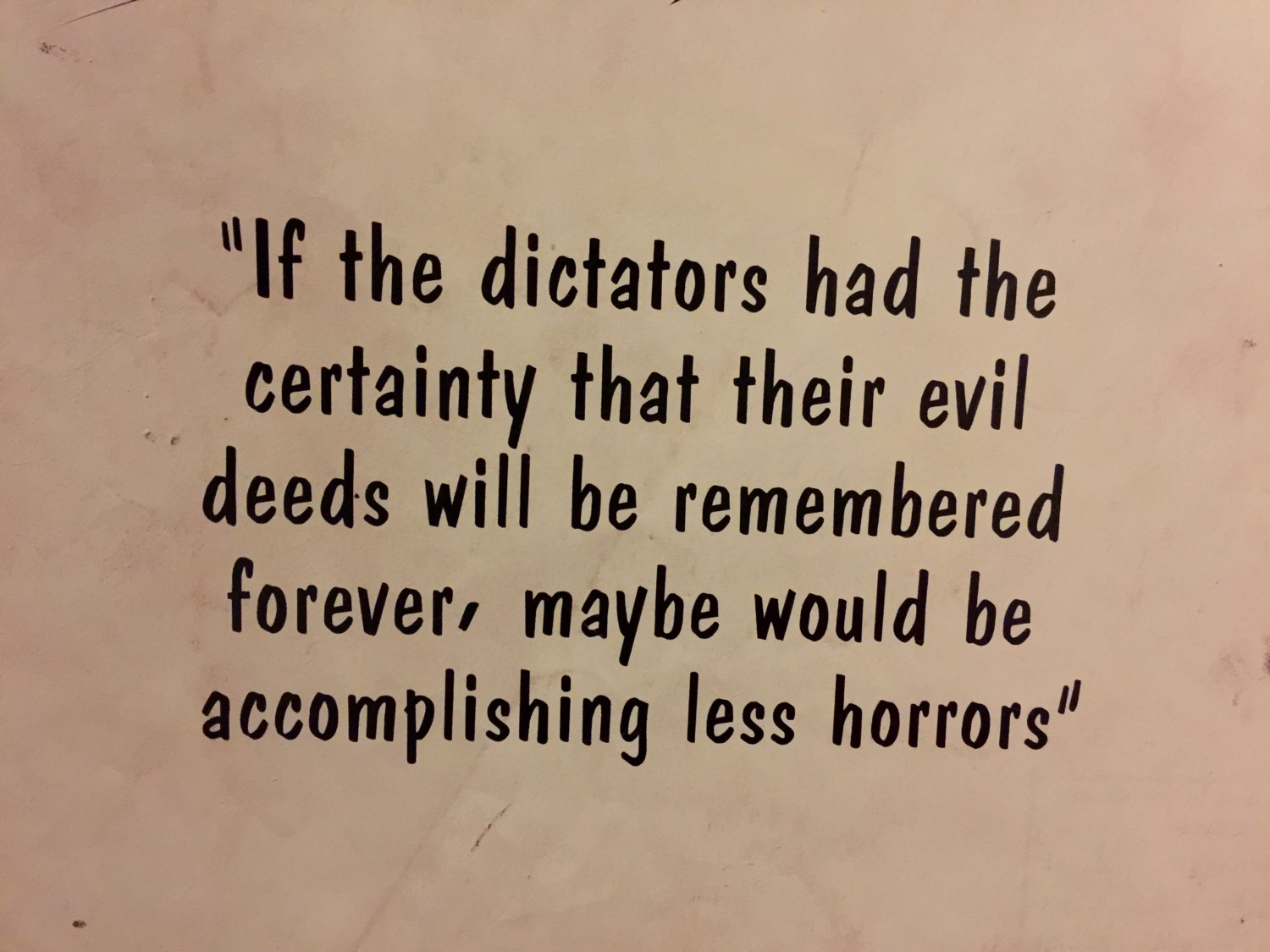 Una delle frasi appese alle pareti del Bunkart 2 Una delle frasi appese alle pareti del Bunkart 2