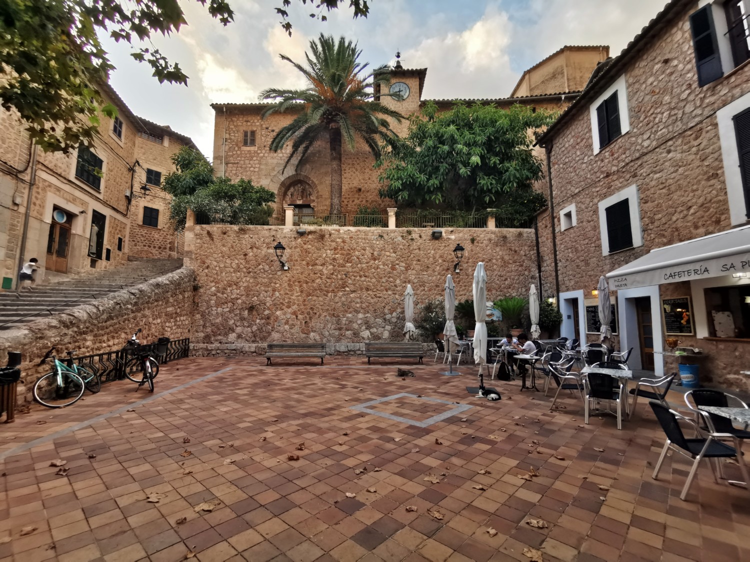 La piazzetta di Fornalutx La piazzetta di Fornalutx