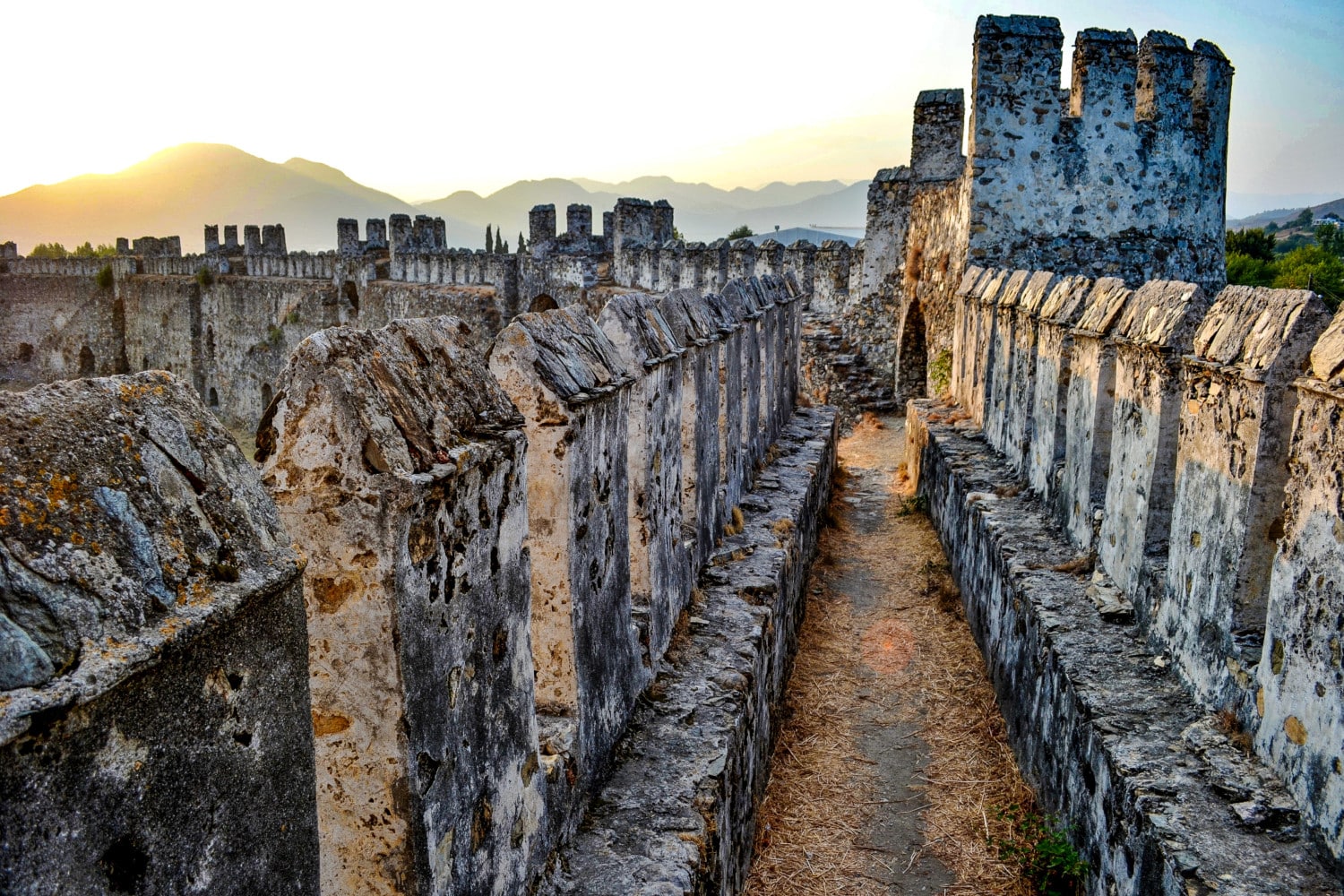 Il cammino di ronda del castello Il cammino di ronda del castello