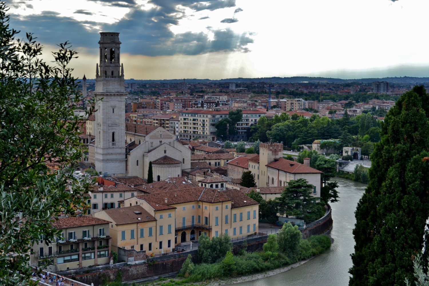 Riva sinistra dell'Adige da Castel San Pietro Riva sinistra dell'Adige da Castel San Pietro