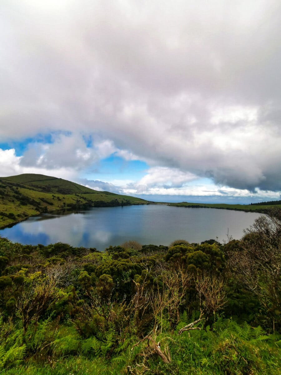 Un laghetto vulcanico Un laghetto vulcanico