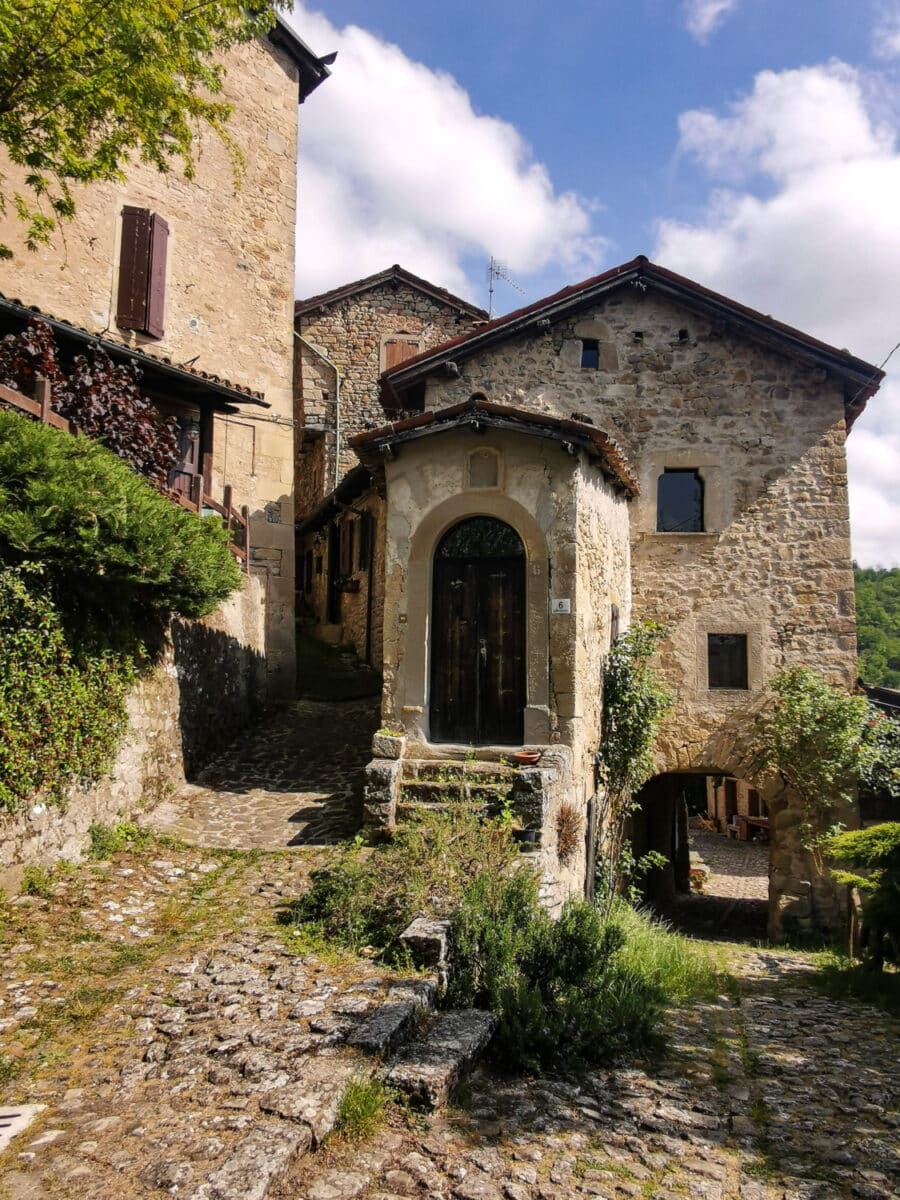 Lungo le vie del borgo Lungo le vie del borgo