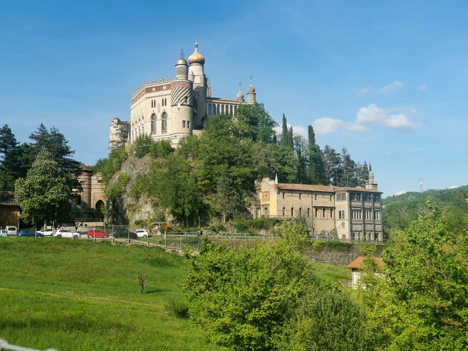 Il complesso della Rocchetta Mattei Il complesso della Rocchetta Mattei