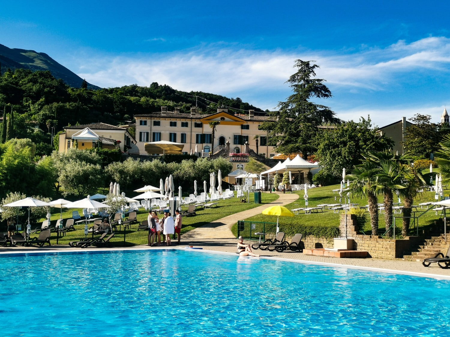 La villa vista dalla piscina La villa vista dalla piscina