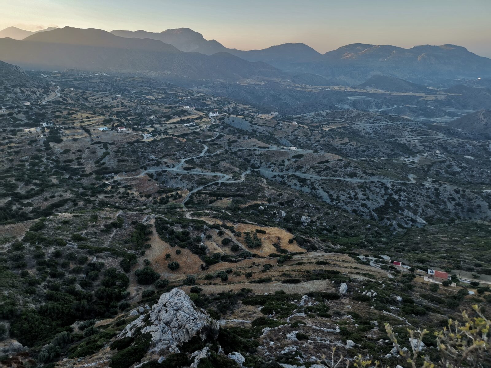 Paesaggio brullo di Karpathos Paesaggio brullo di Karpathos
