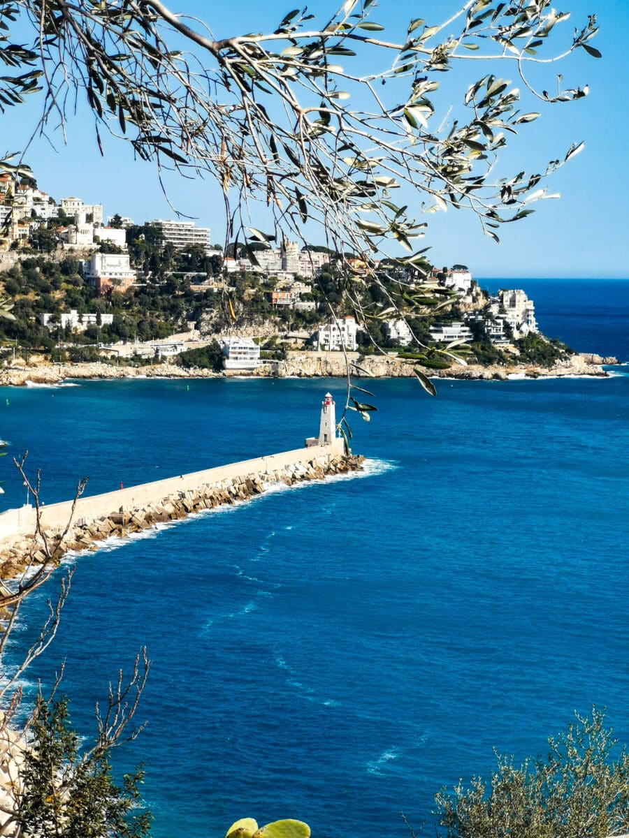 Vista del faro dalla collina del Castello Vista del faro dalla collina del Castello