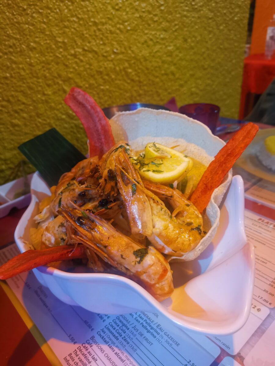 Gamberi falmbées al rhum e papadum Gamberi falmbées al rhum e papadum