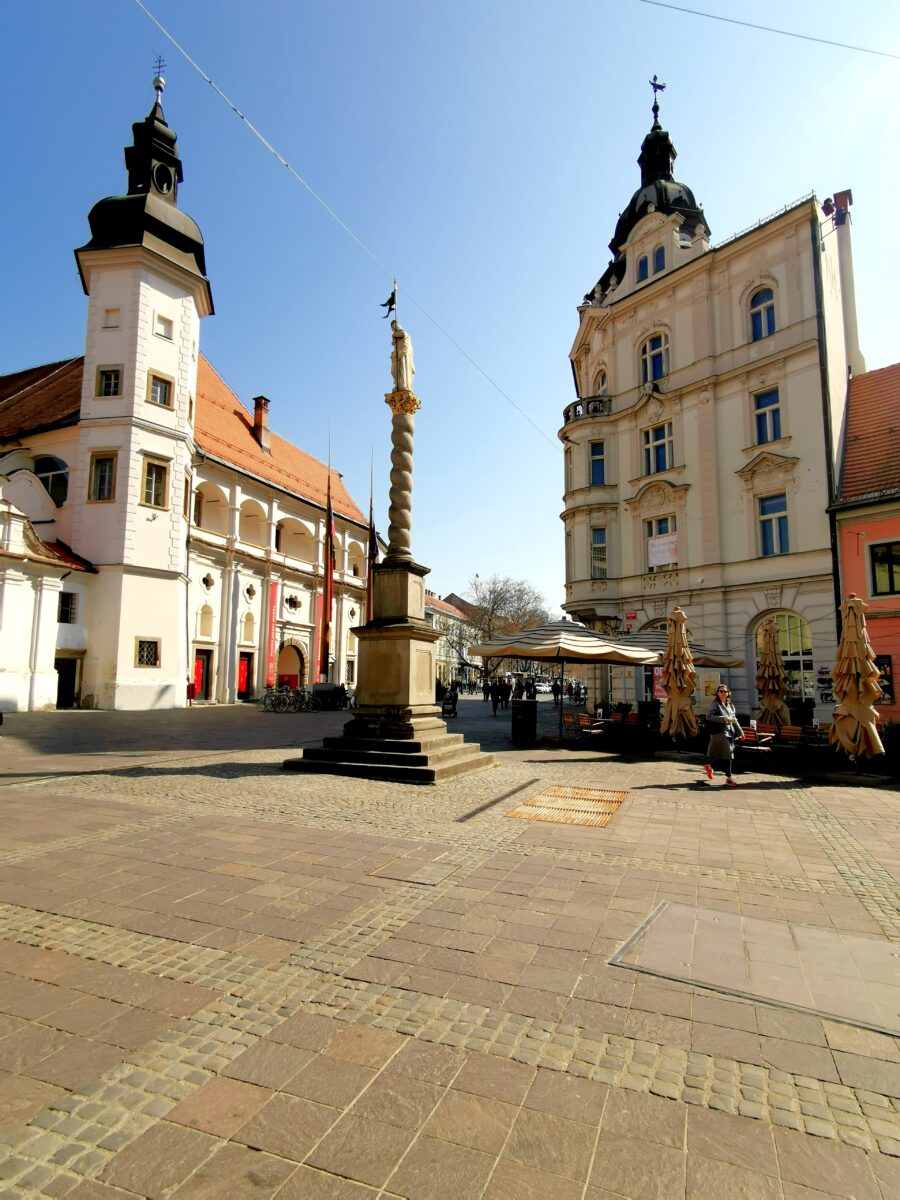 Uno scorcio di piazza del Castello Uno scorcio di piazza del Castello