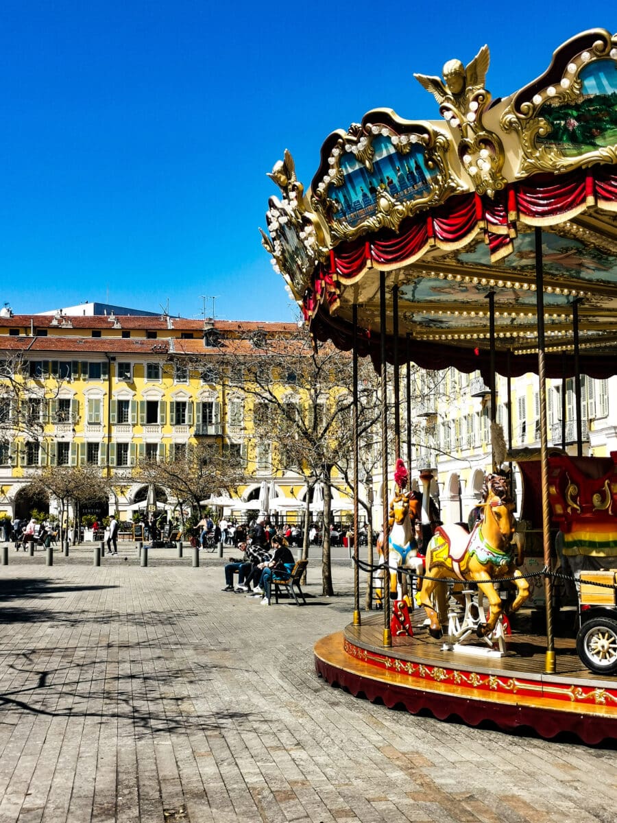 Uno scorcio di Piazza Garibaldi Uno scorcio di Piazza Garibaldi