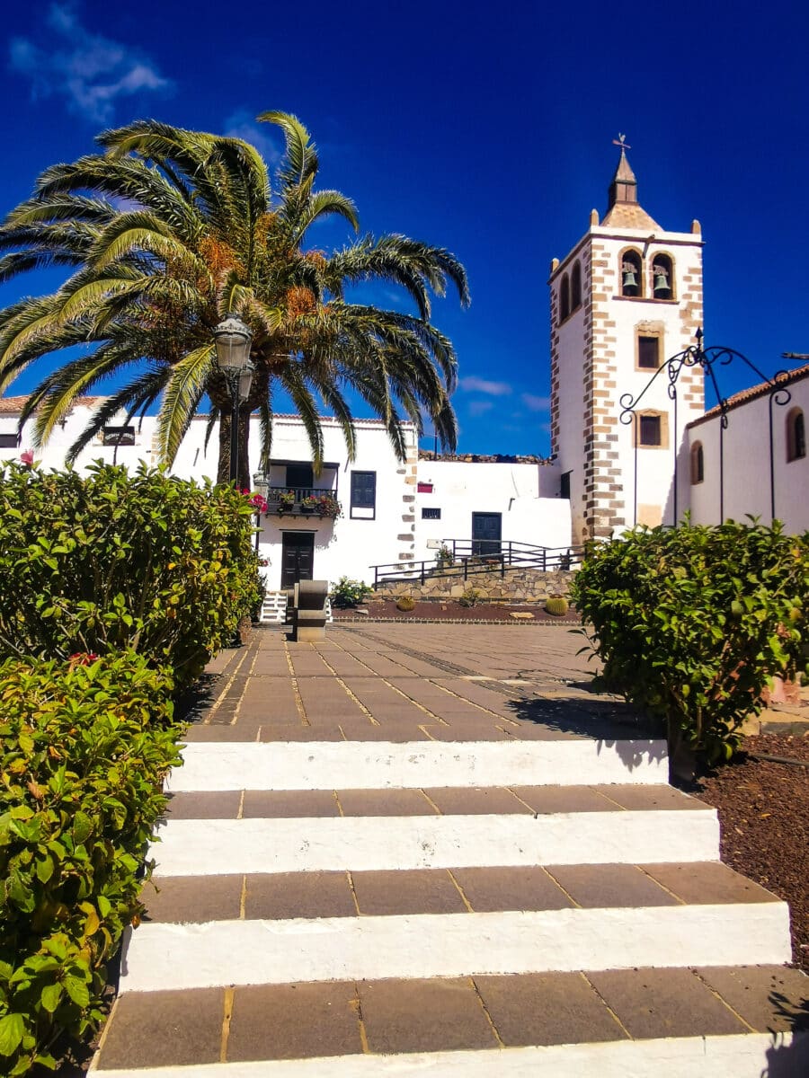 La piazza centrale di Betancuria La piazza centrale di Betancuria