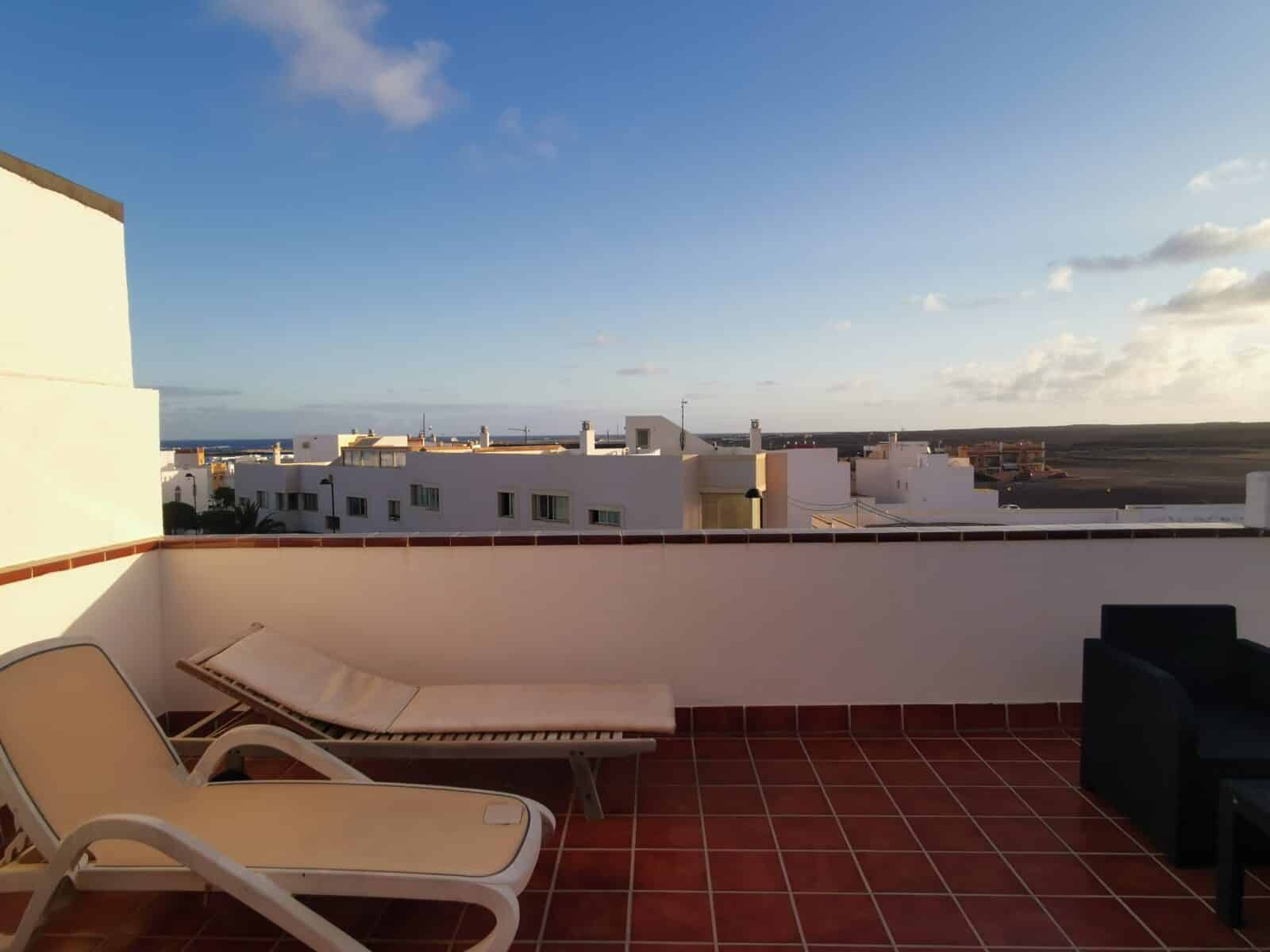 La terrazza al piano superiore dell'appartamento La terrazza al piano superiore dell'appartamento