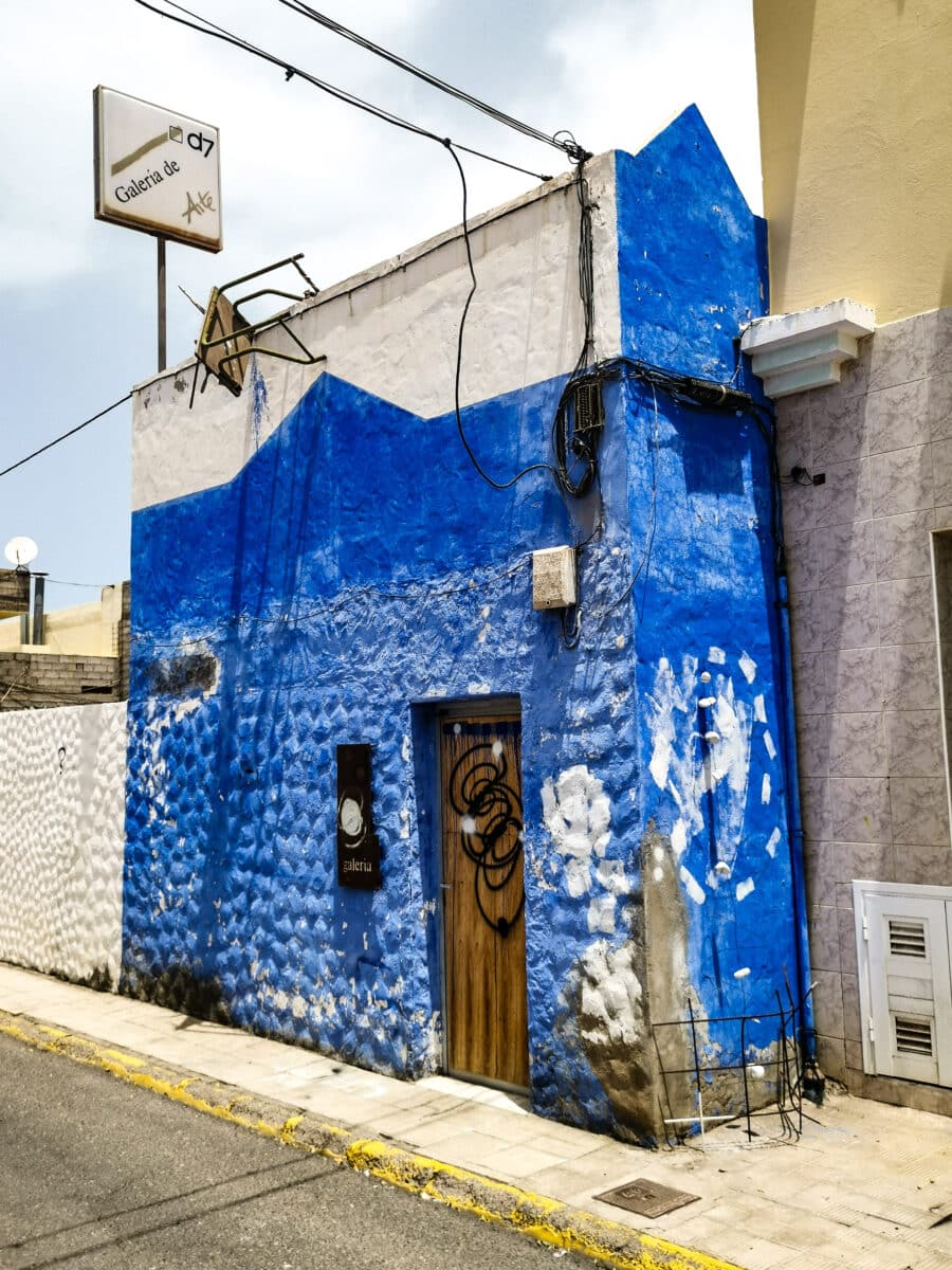 Una galleria d'arte nel villaggio Una galleria d'arte nel villaggio