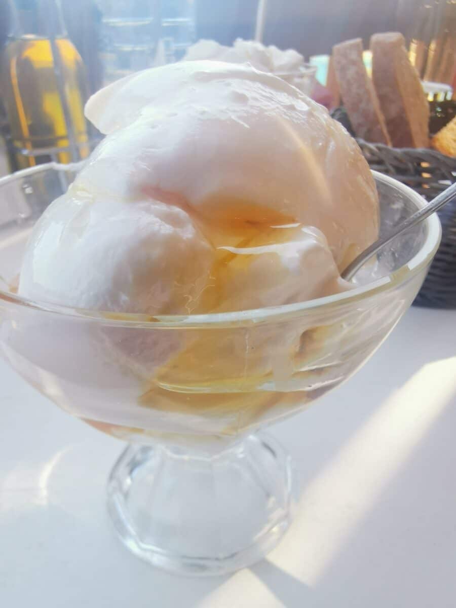 Yogurt greco con miele Yogurt greco con miele