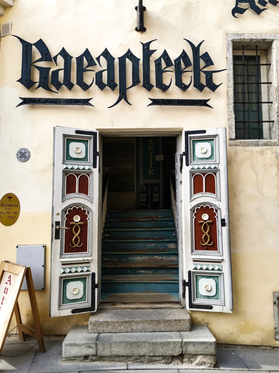 L'ingresso dell'antica Farmacia L'ingresso dell'antica Farmacia