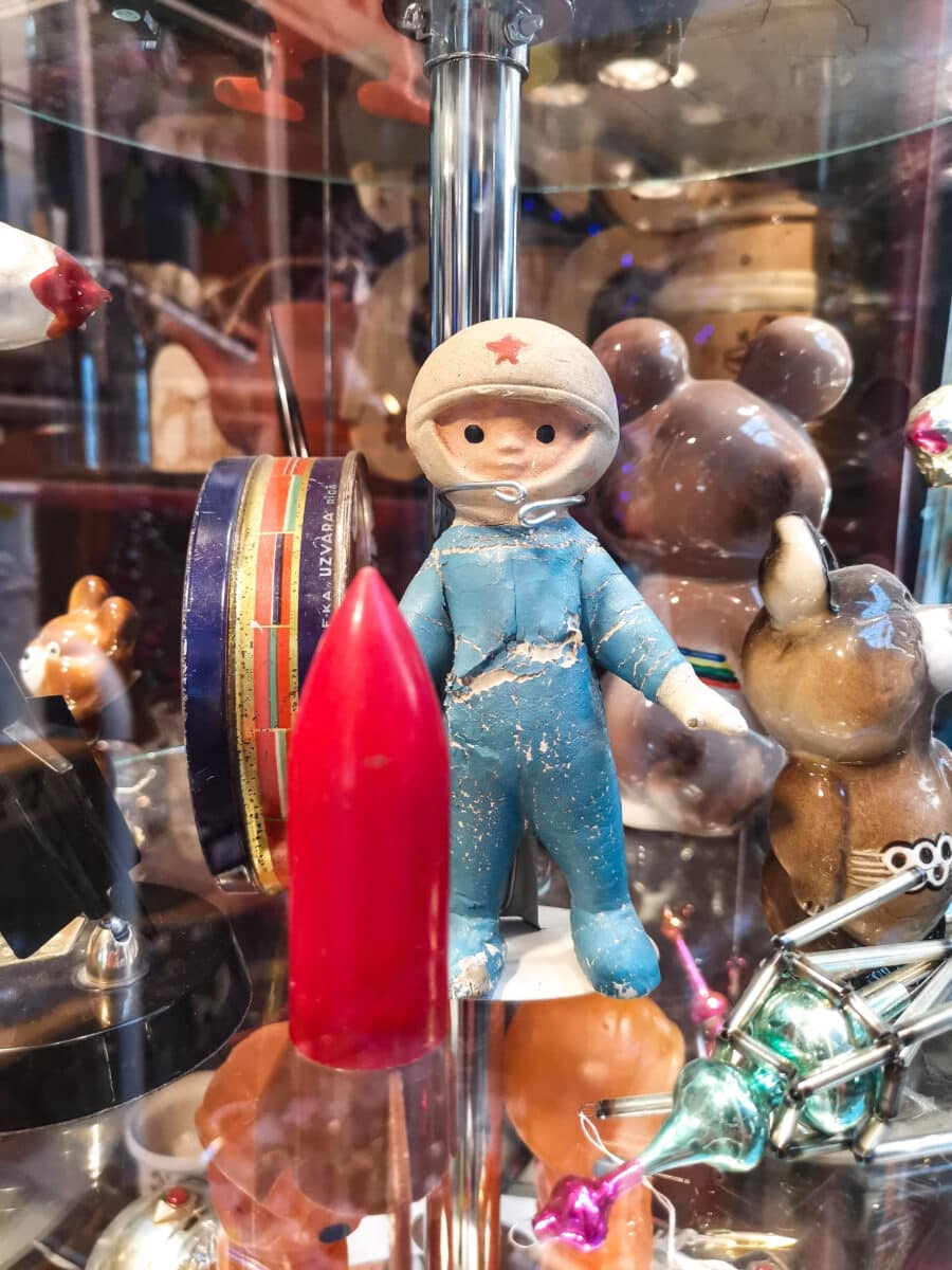 Mercatino di oggetti vintage sovietici Mercatino di oggetti vintage sovietici