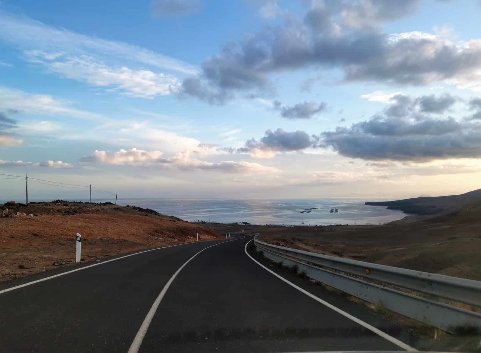 On the road verso Playa Quemada On the road verso Playa Quemada