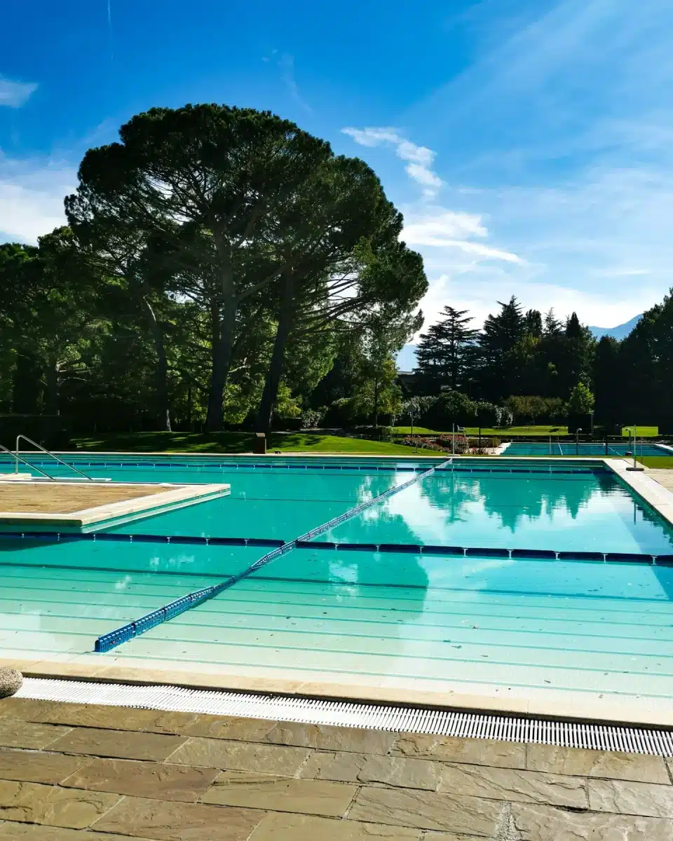 Scorcio delle piscine del parco termale Scorcio delle piscine del parco termale