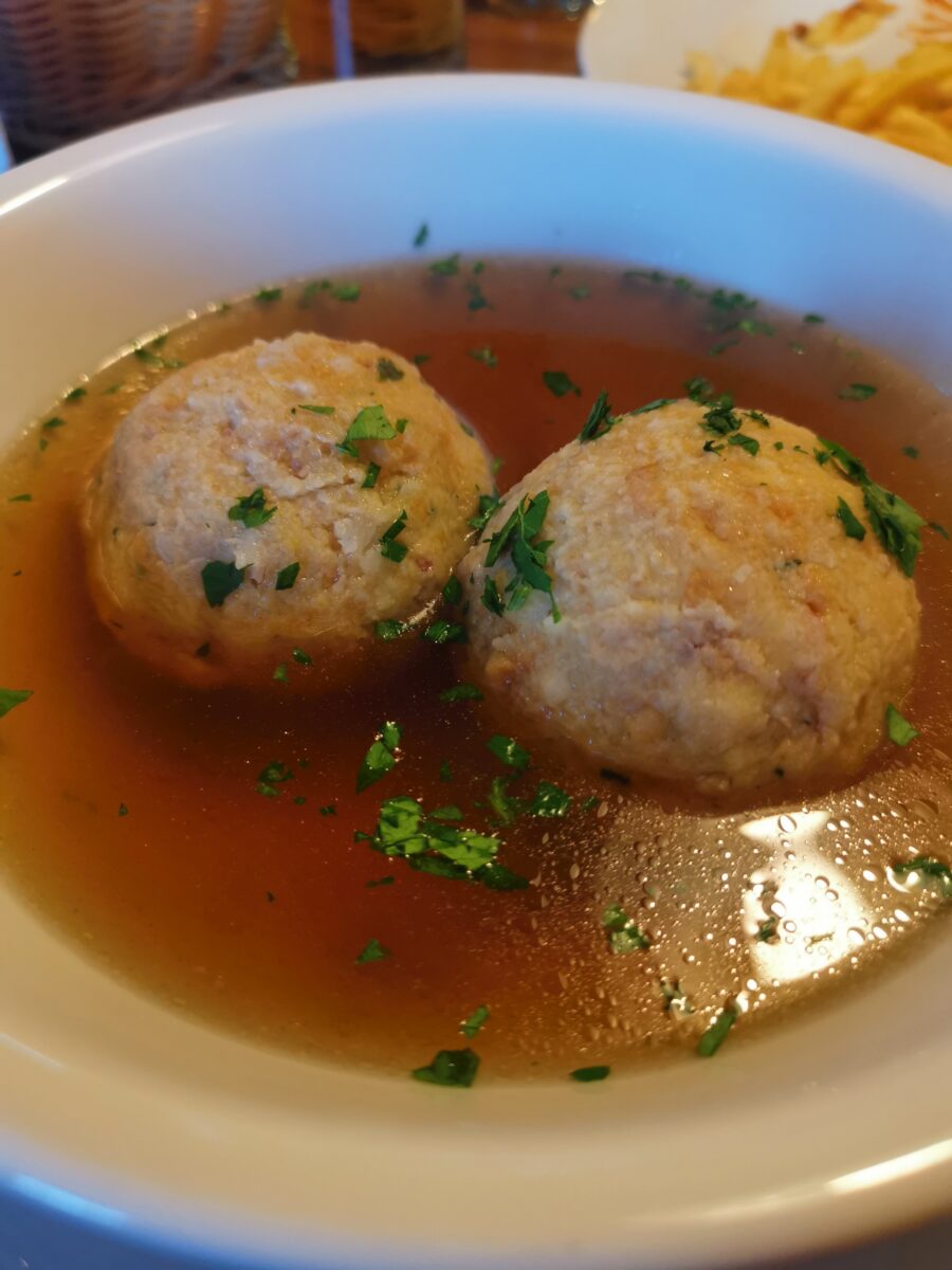 Canederli in brodo di Baita Edelweiss Canederli in brodo di Baita Edelweiss