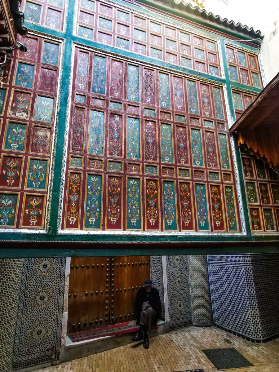 L'imponente ingresso al Mausoleo L'imponente ingresso al Mausoleo