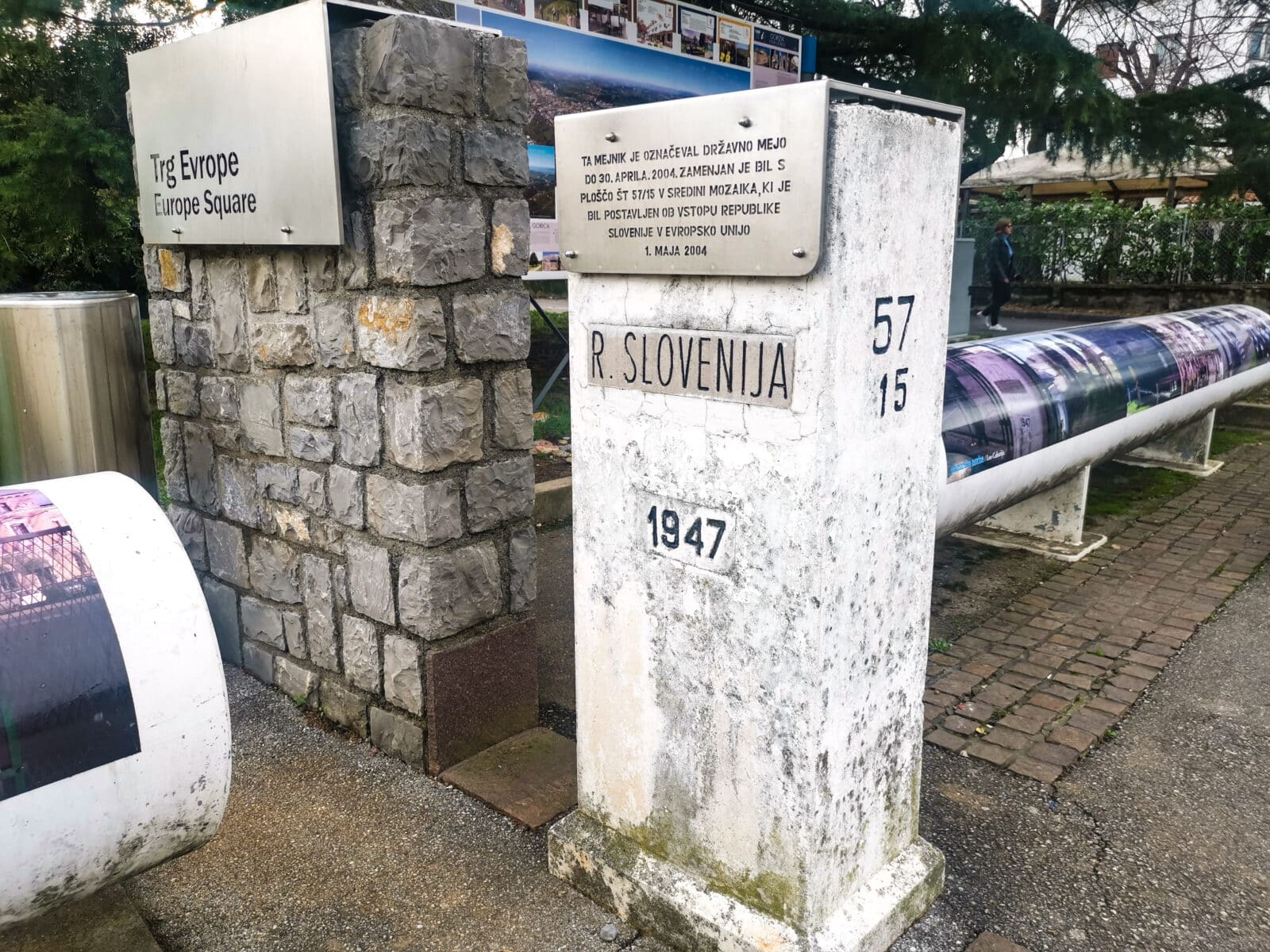 Il cippo su piazza Transalpina Il cippo su piazza Transalpina