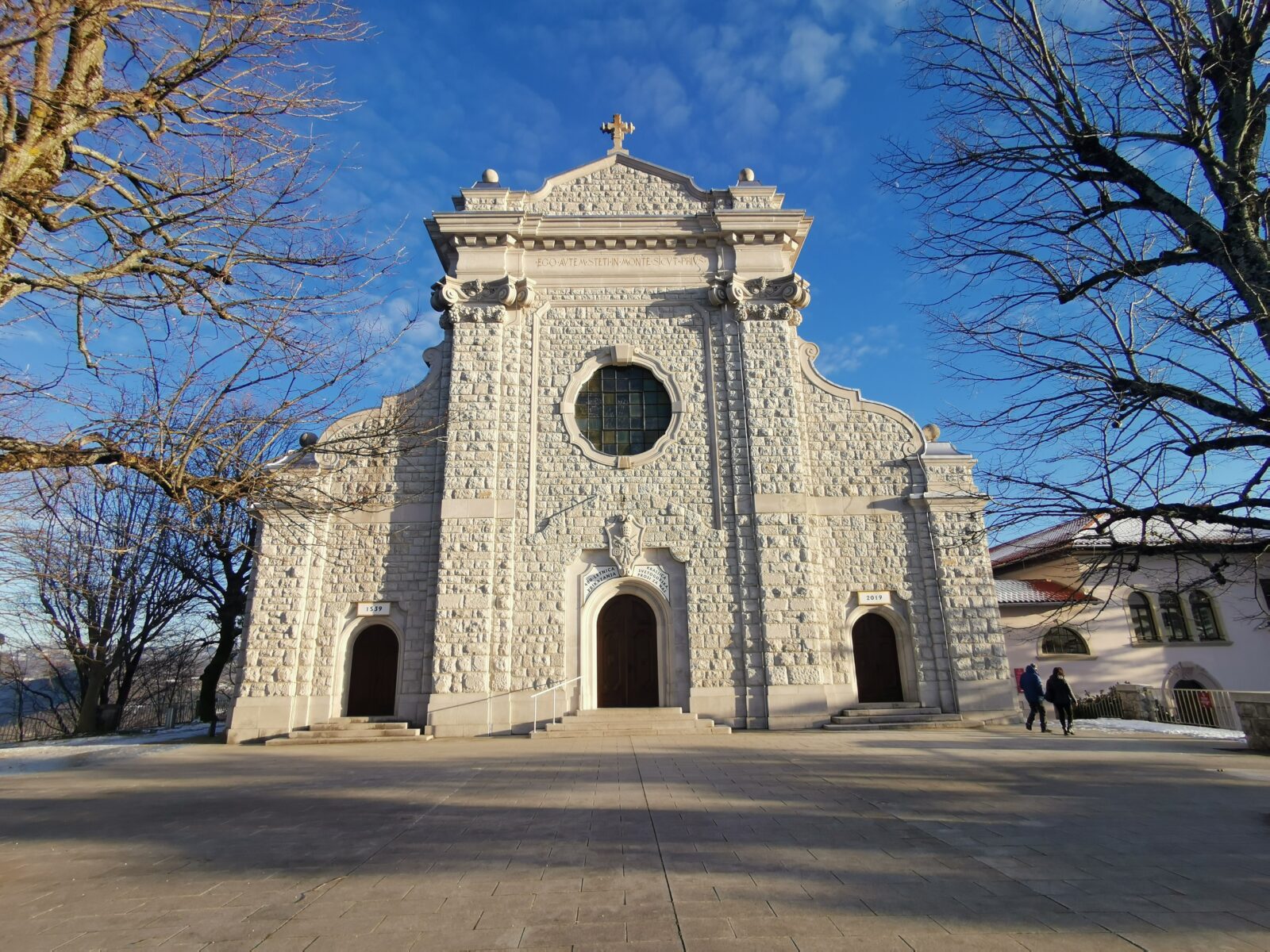 Il santuario mariano sul Monte Santo Il santuario mariano sul Monte Santo