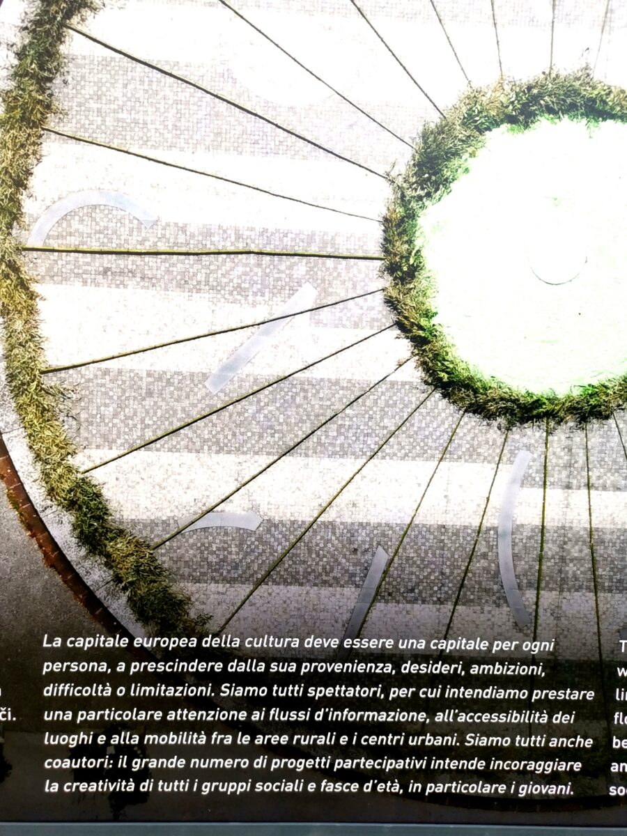 Uno dei cartelloni che illustra parte del progetto GO! Borderless Uno dei cartelloni che illustra parte del progetto GO! Borderless