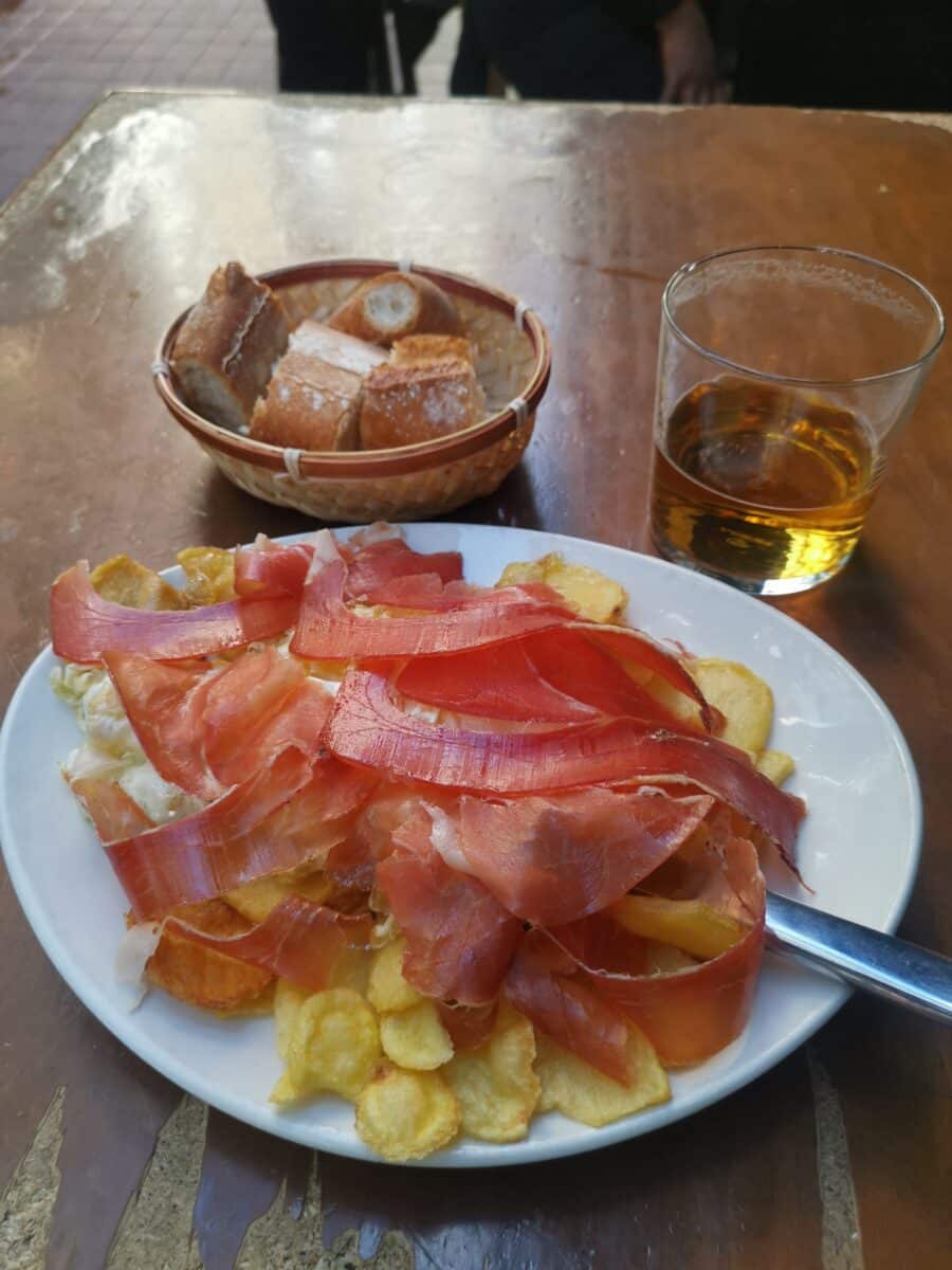 Huevos rotos con Jamon a La Taberna de Dona casta Huevos rotos con Jamon a La Taberna de Dona casta