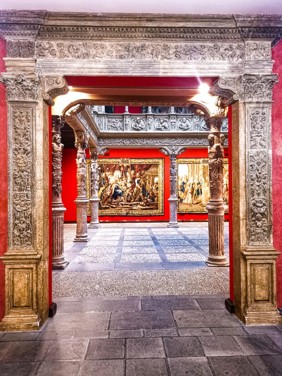 L'ingresso al Patio de la Infanta L'ingresso al Patio de la Infanta