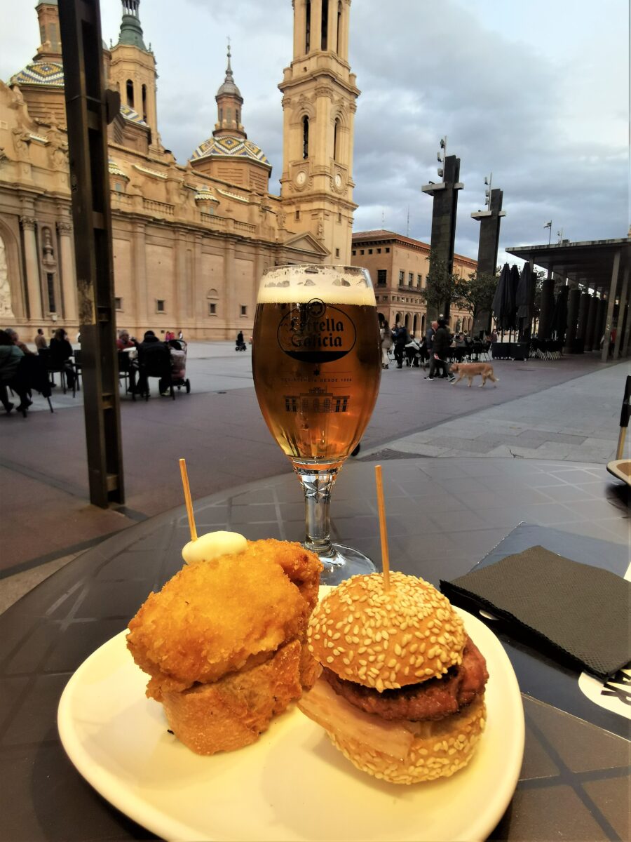 Tapas e caña su Plaza del Pilar a Saragozza