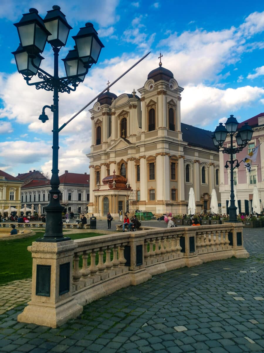 La cattedrlae cattolica su Piata Unirii La cattedrlae cattolica su Piata Unirii