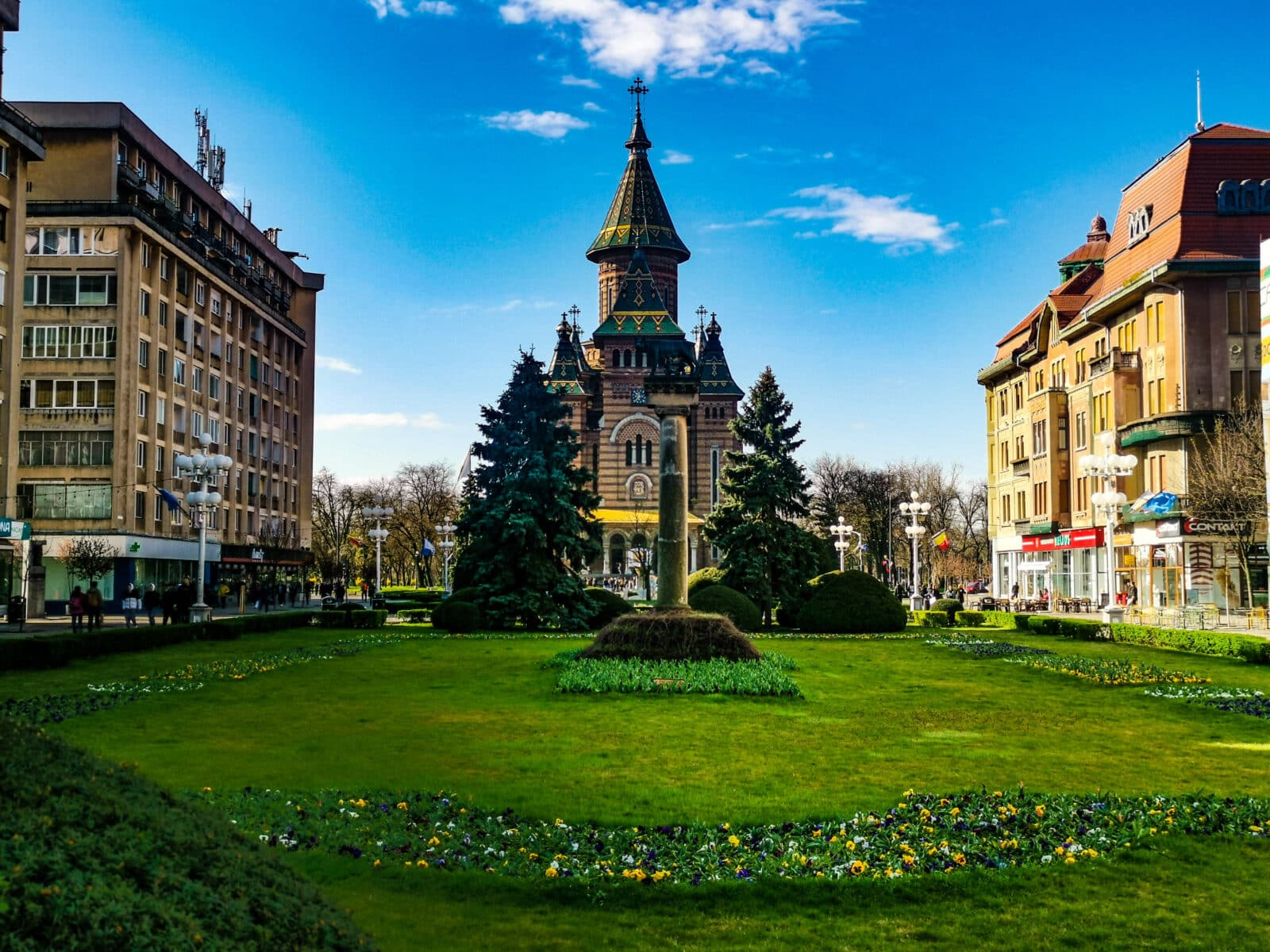 Piata Victorei con la cattedrale metropolita ortodossa rumena Piata Victorei con la cattedrale metropolita ortodossa rumena