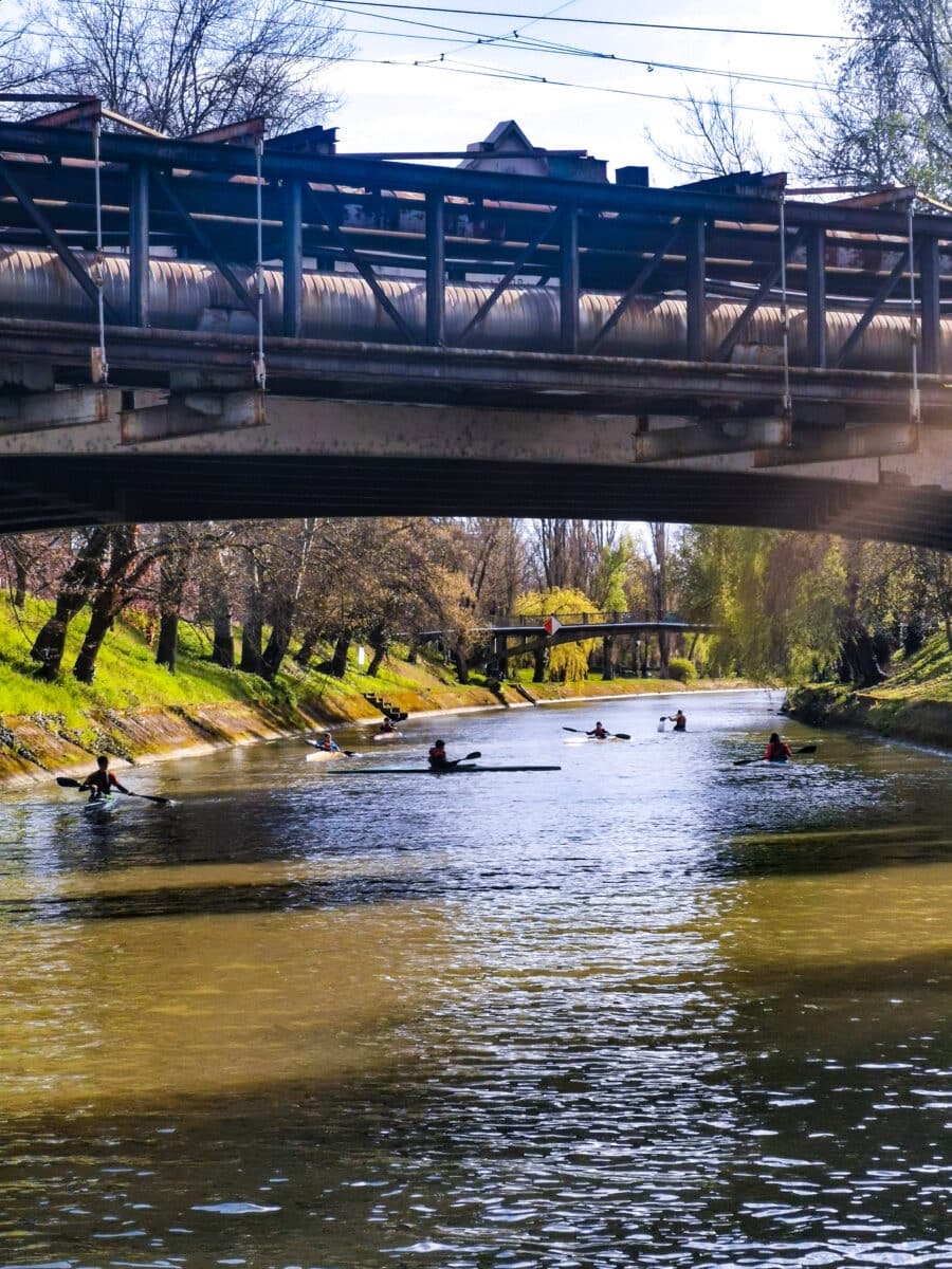 Scorci lungo il canale Scorci lungo il canale