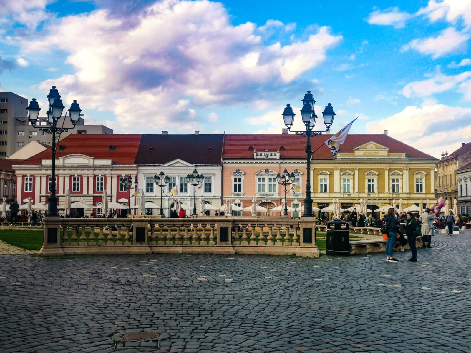 Uno scorcio del lato ovest di Piata Unirii Uno scorcio del lato ovest di Piata Unirii