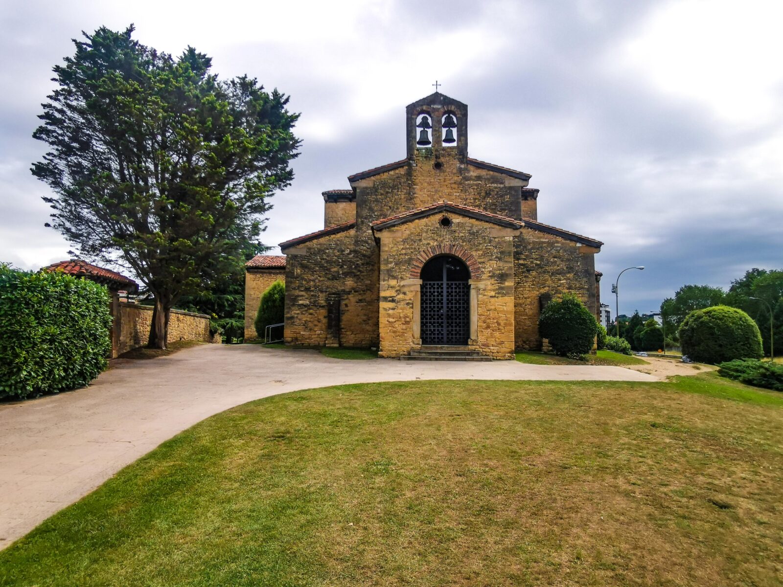 Iglesia de San Julian de los Prados Iglesia de San Julian de los Prados