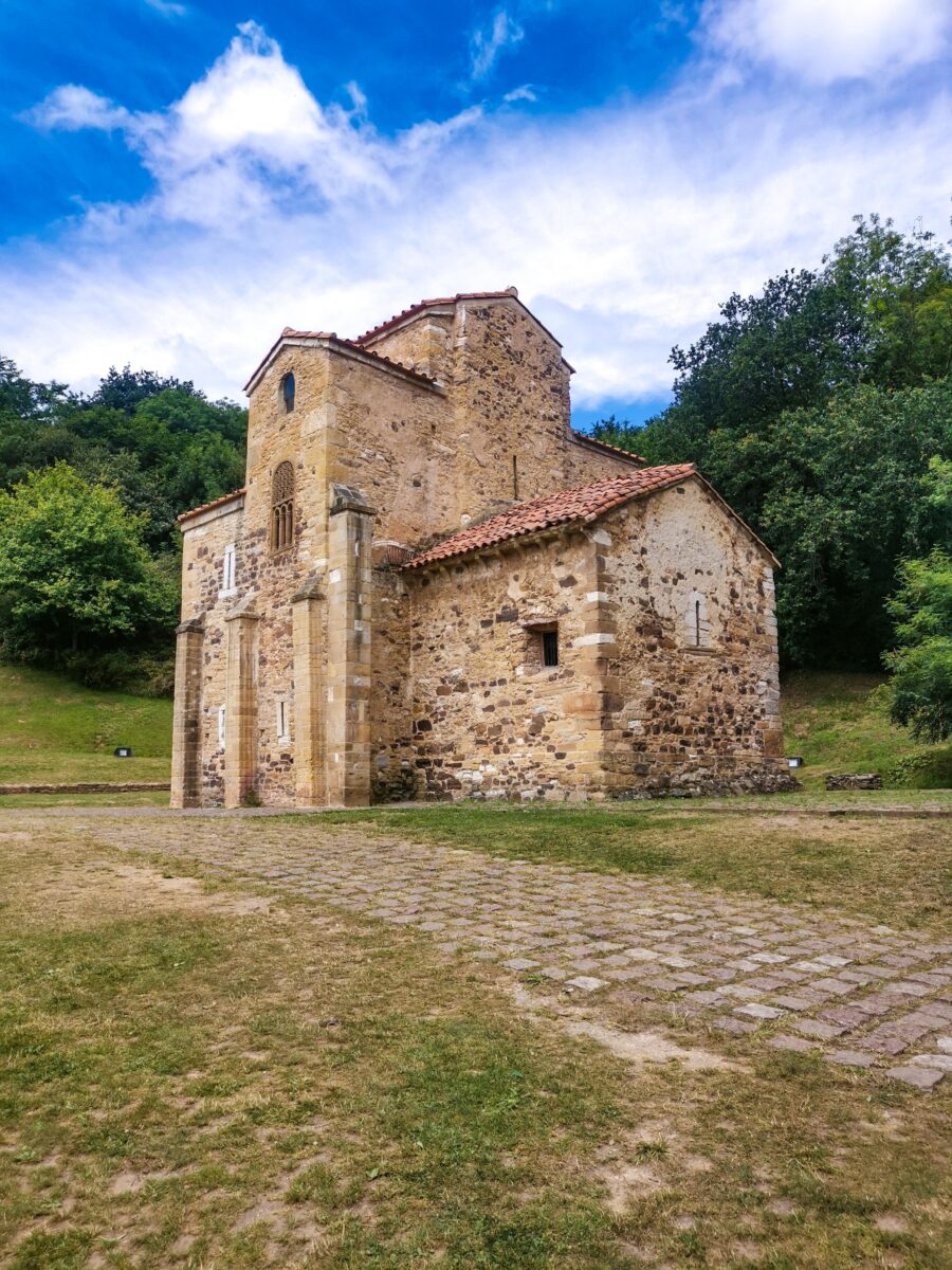 Iglesia de San Miguel de Lillo Iglesia de San Miguel de Lillo