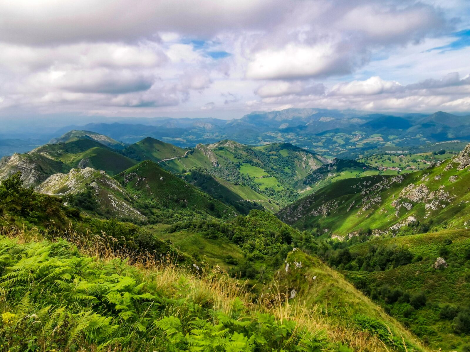 Vista dal Mirador della Reina Vista dal Mirador della Reina
