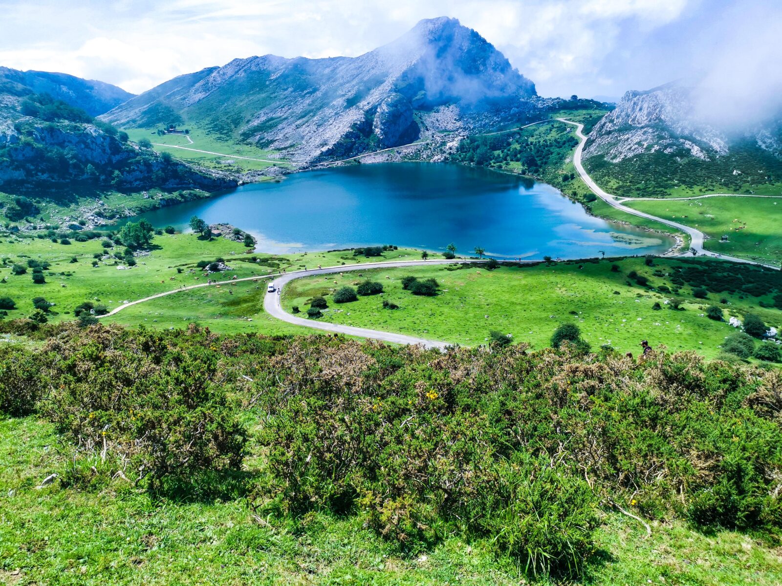 Vista sul Lago de Enol Vista sul Lago de Enol