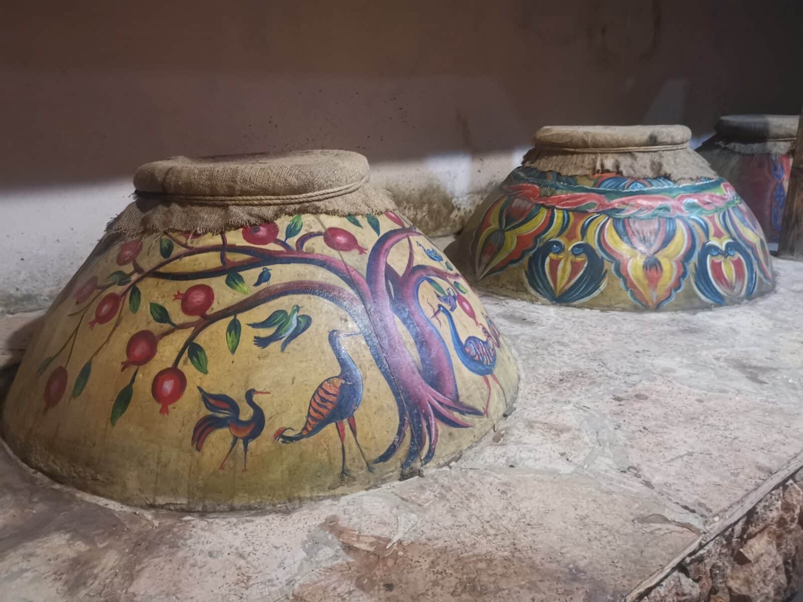 Le antiche anfore di terracotta per il vino Le antiche anfore di terracotta per il vino